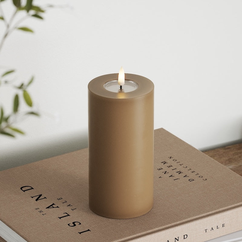 Deluxe Homeart LED blokové světlo Ø 7,5 x 15 cm Karamelová