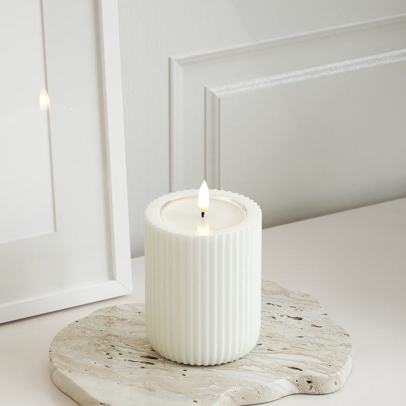 Unique Candles Unique LEDs Vela canelada D 8 x 10 cm Branco