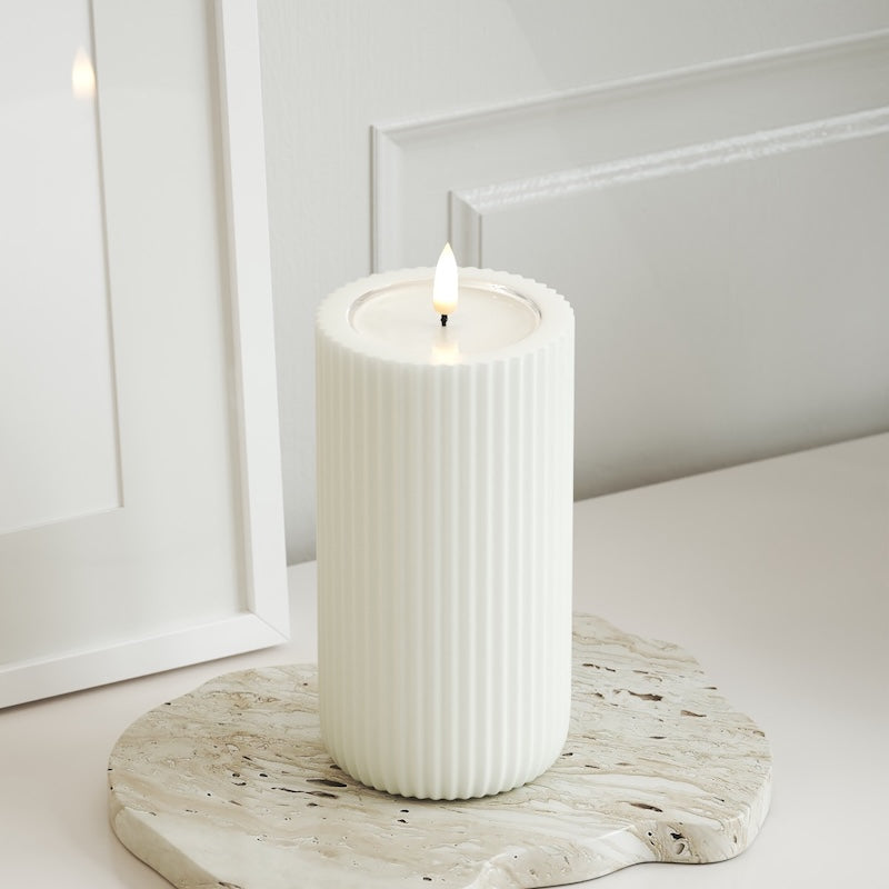 Unique Candles Unique LEDs Vela canelada D 8 x 15 cm Branco